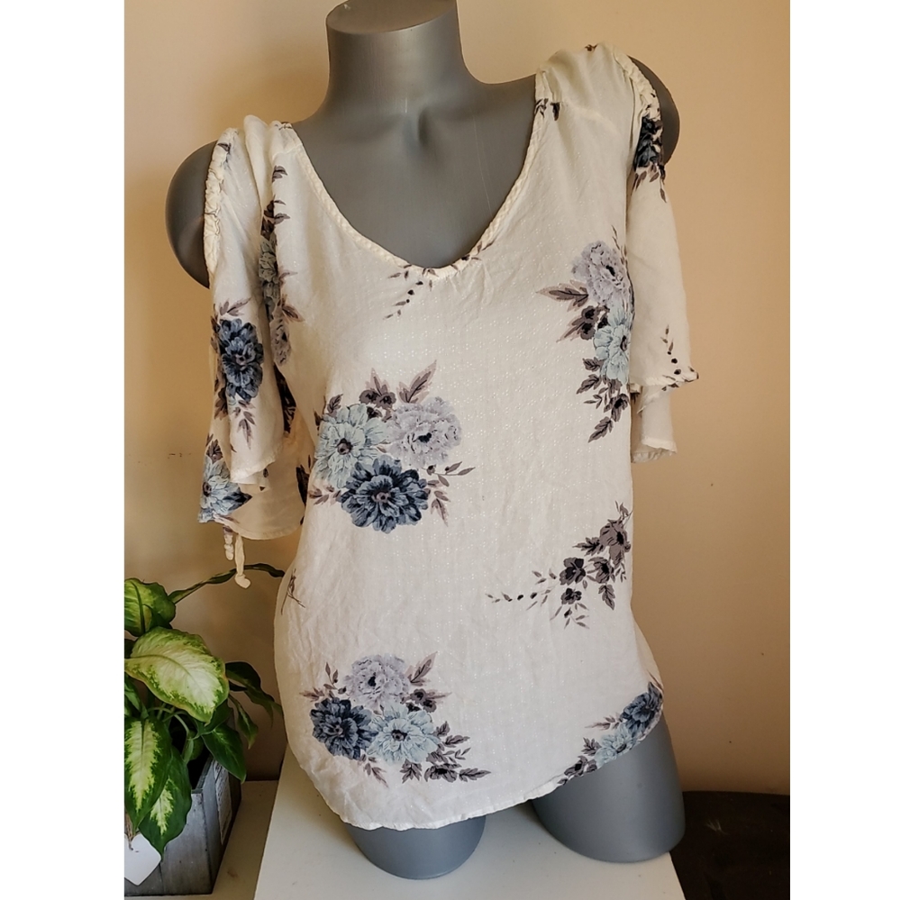 Torrid Floral Coldshoulder Lightweight Blouse 00